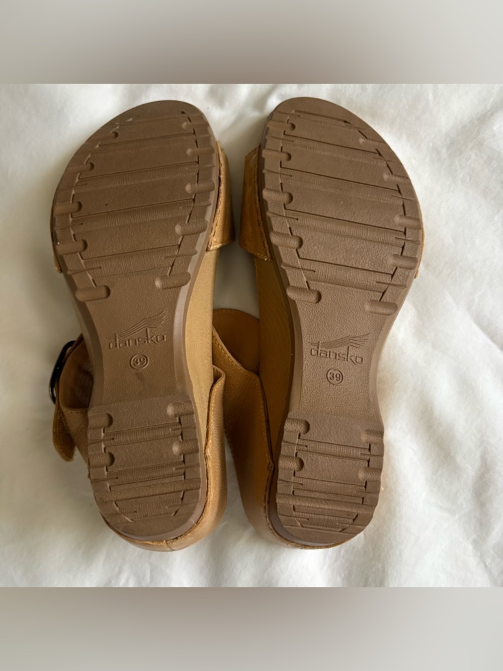 Size 39 Dansko Tan Tanya Slip-On Wedge Sandal - Picture 6 of 6